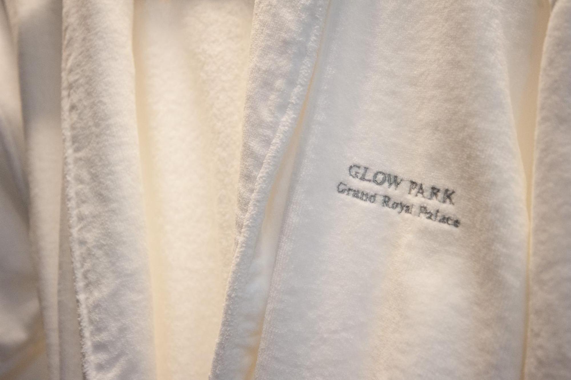 Glow Park Hotel Grand Royal Palace Phnom Penh Eksteriør billede
